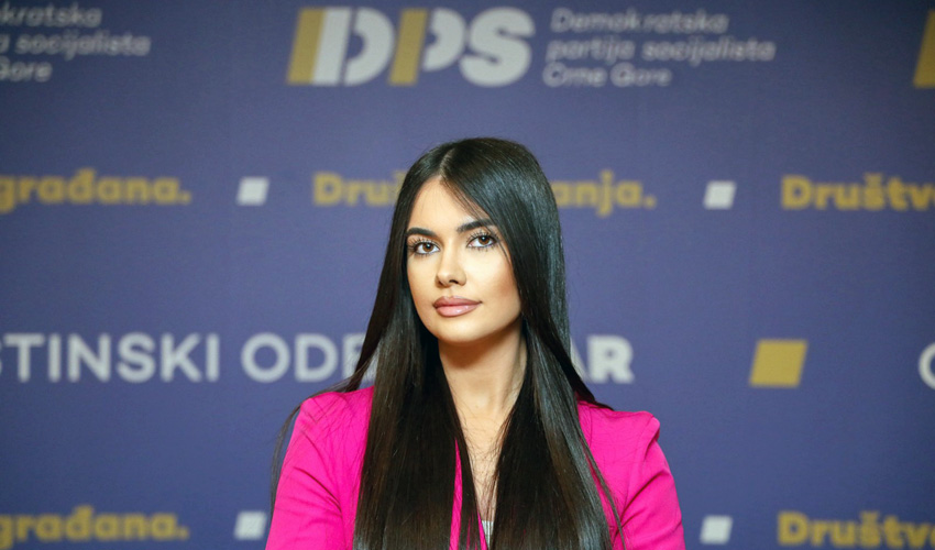 Adela Kalamperoviccc