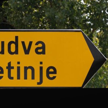 Gradjani  Hrvatske napadnuti na putu Cetinje – Budva